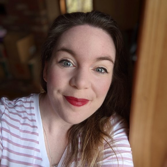 Meet your Posher, Jennifer - Picture 1 of 1